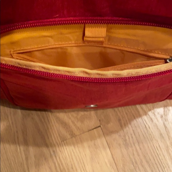 baggallini red crossbody travel purse. - Picture 4 of 13